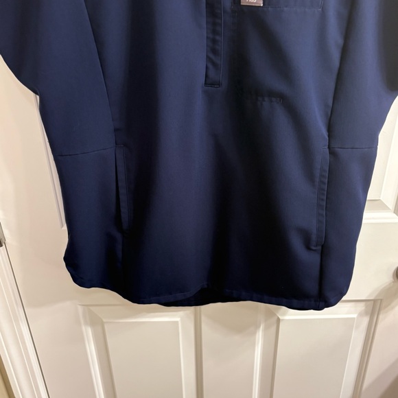 Figs Women's Navy Montex Scrub Top Large - Picture 4 of 14